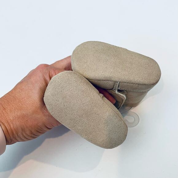 NWT Baby Deer Size 3 (Infant) Faux Suede Soft Sole Boots - Picture 4 of 4